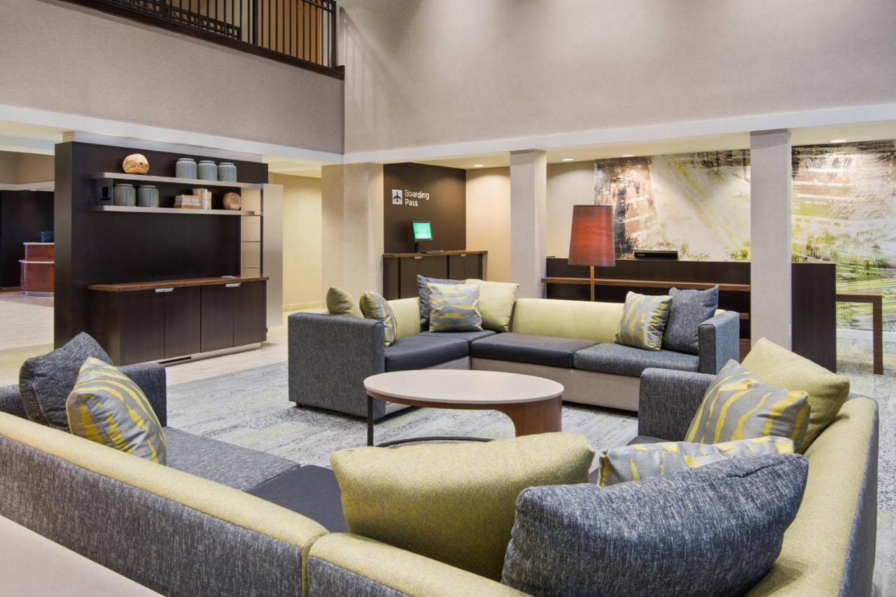 Courtyard By Marriott Springfield Airport Hotel Buitenkant foto