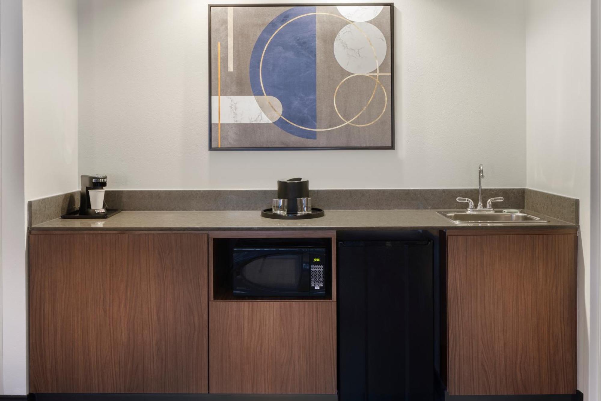 Courtyard By Marriott Springfield Airport Hotel Buitenkant foto