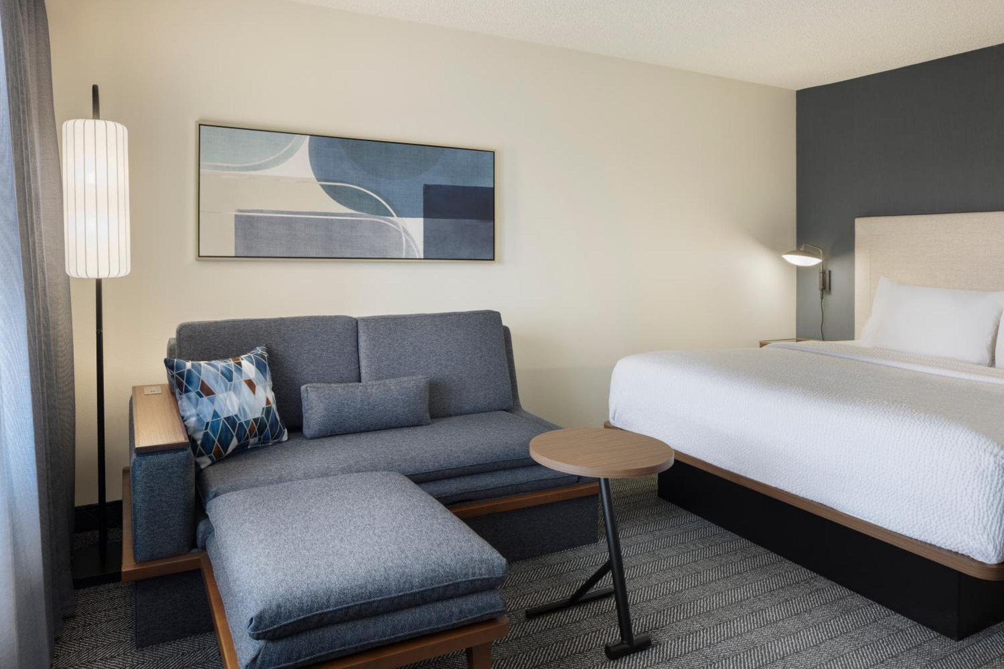 Courtyard By Marriott Springfield Airport Hotel Buitenkant foto