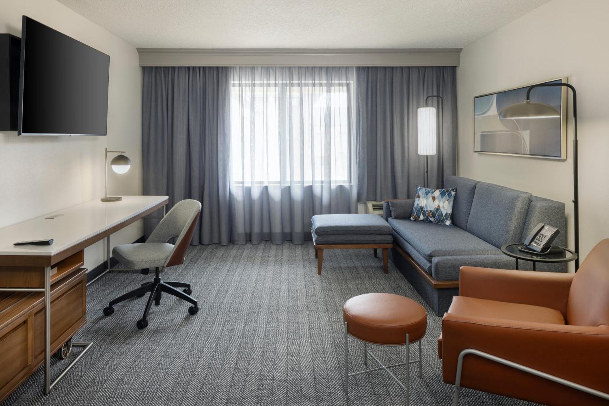 Courtyard By Marriott Springfield Airport Hotel Buitenkant foto