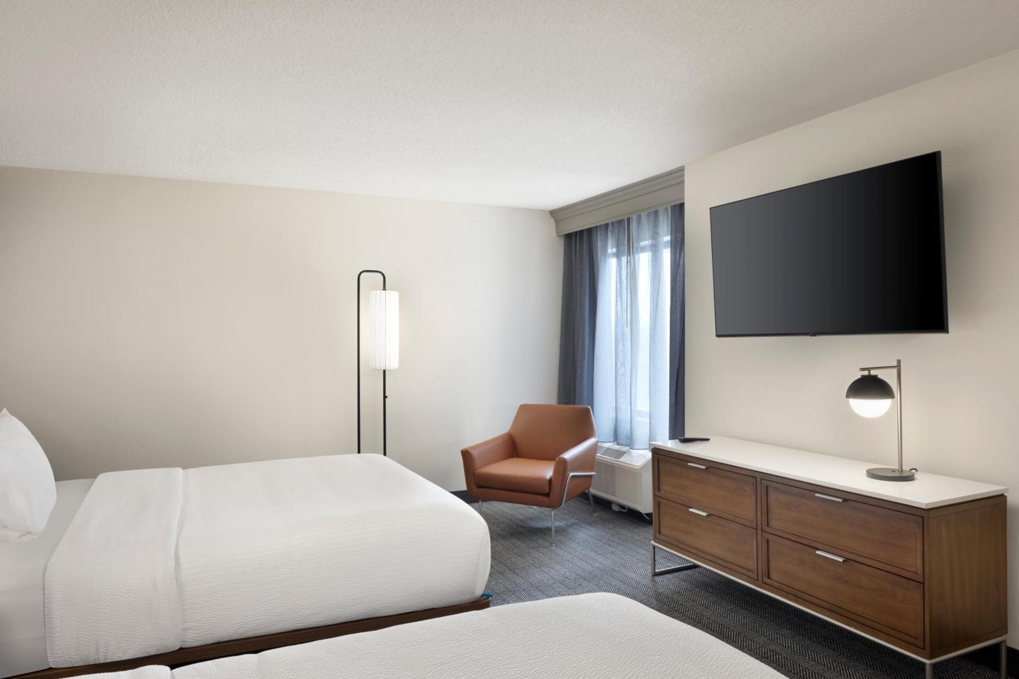 Courtyard By Marriott Springfield Airport Hotel Buitenkant foto