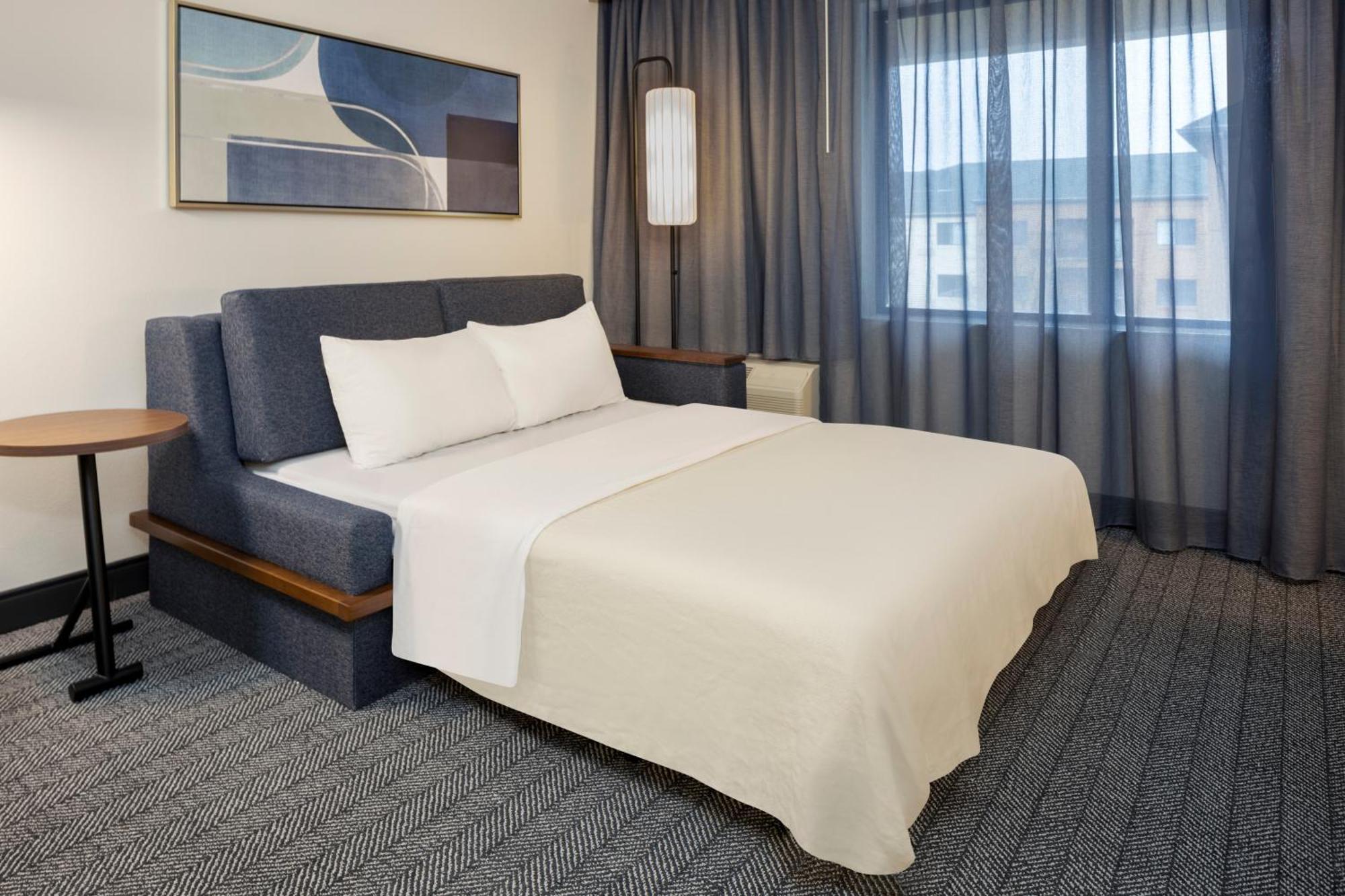 Courtyard By Marriott Springfield Airport Hotel Buitenkant foto
