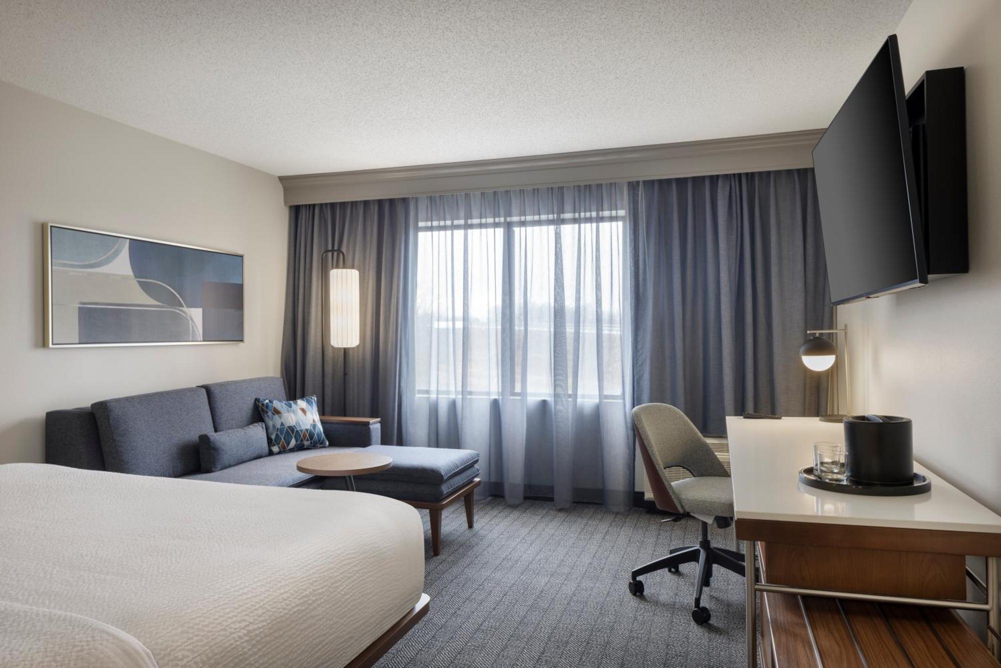 Courtyard By Marriott Springfield Airport Hotel Buitenkant foto