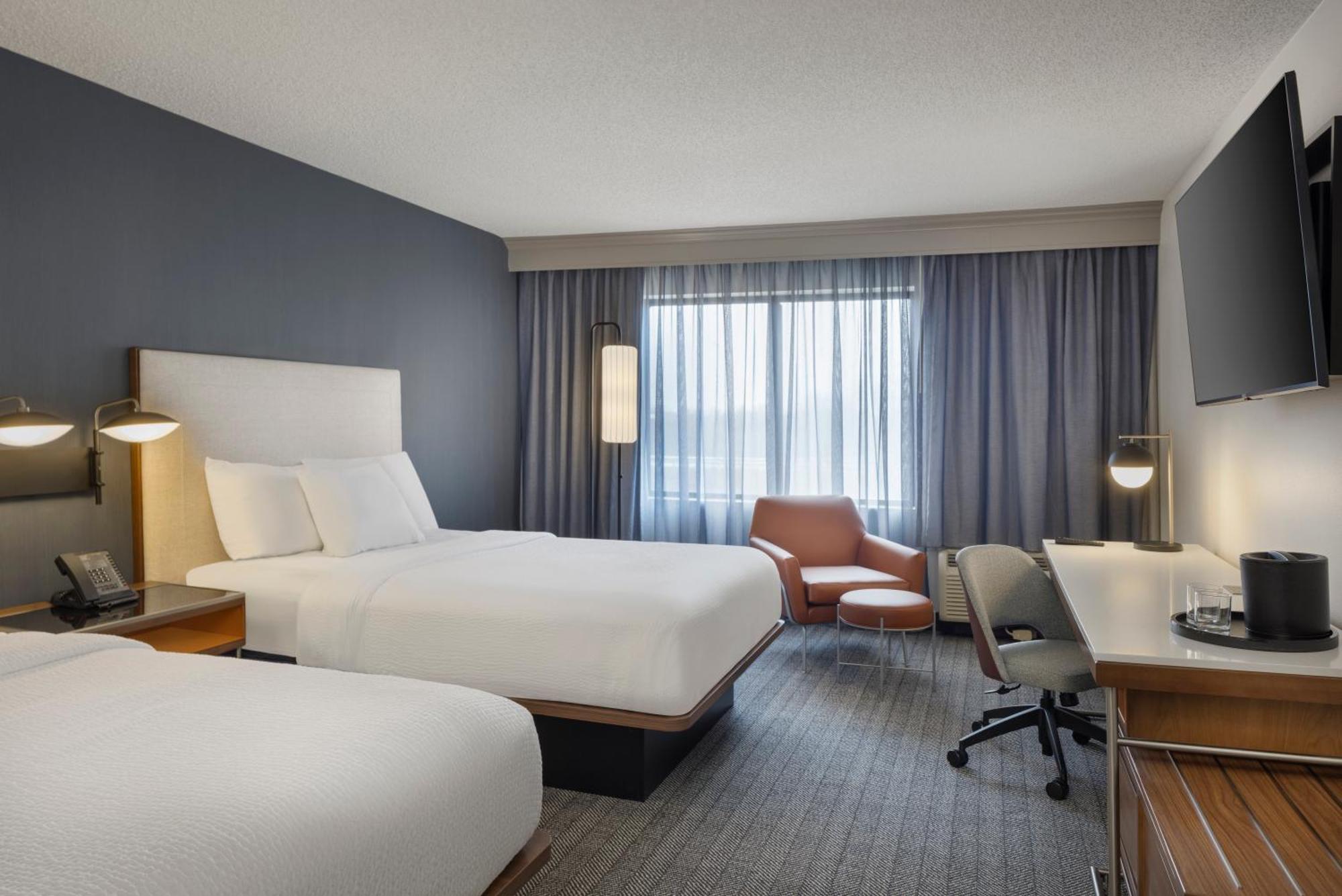 Courtyard By Marriott Springfield Airport Hotel Buitenkant foto