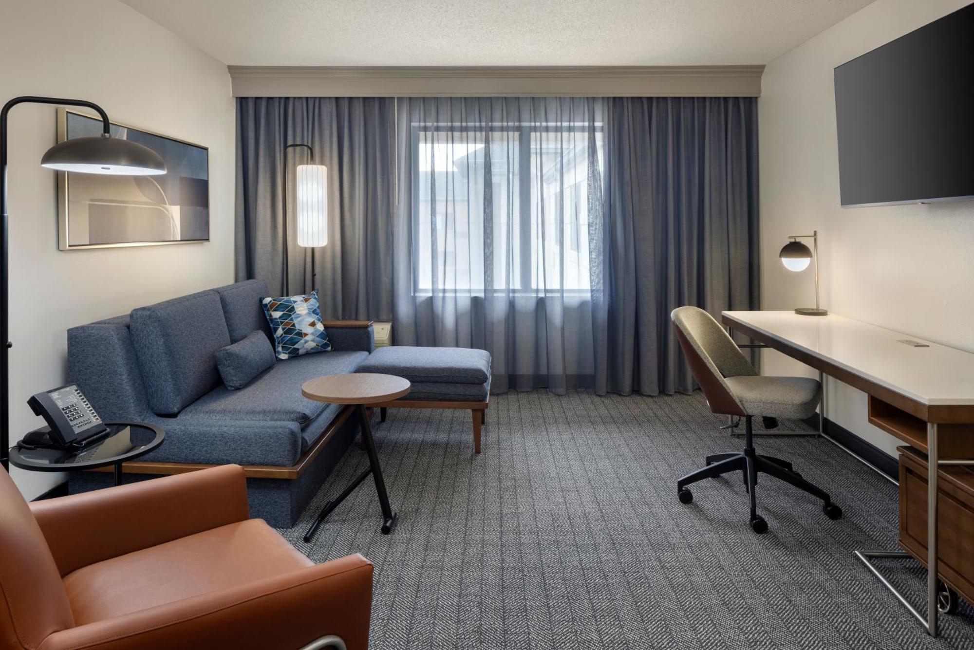 Courtyard By Marriott Springfield Airport Hotel Buitenkant foto