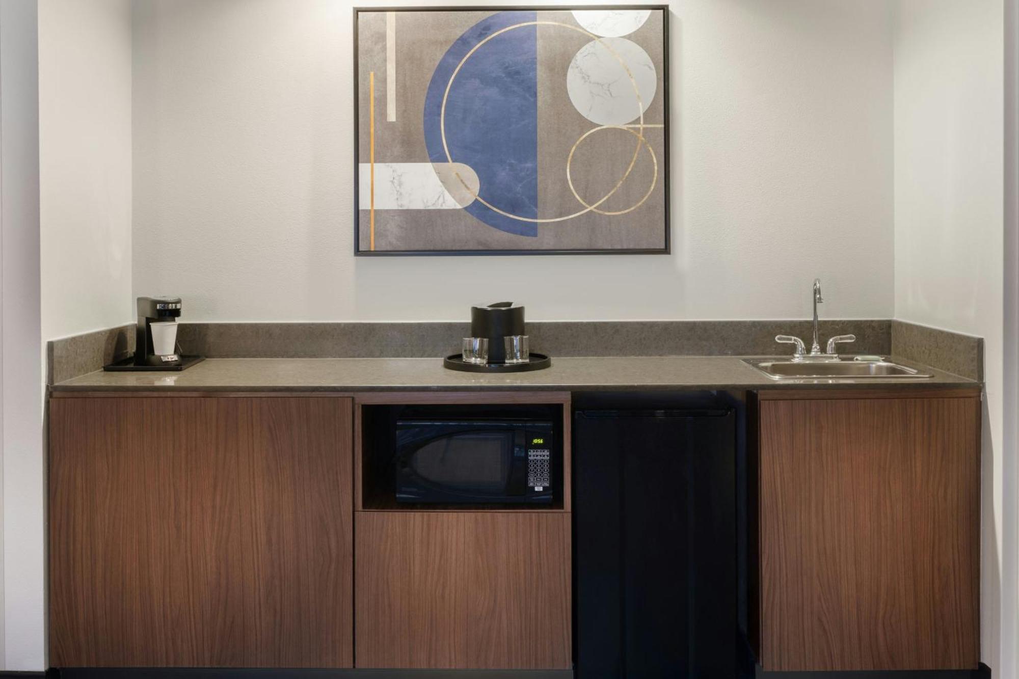 Courtyard By Marriott Springfield Airport Hotel Buitenkant foto