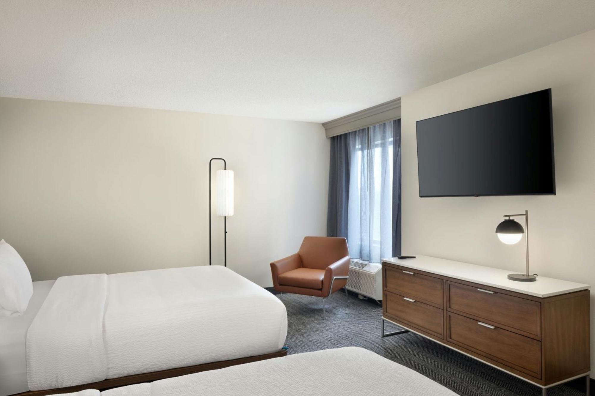 Courtyard By Marriott Springfield Airport Hotel Buitenkant foto