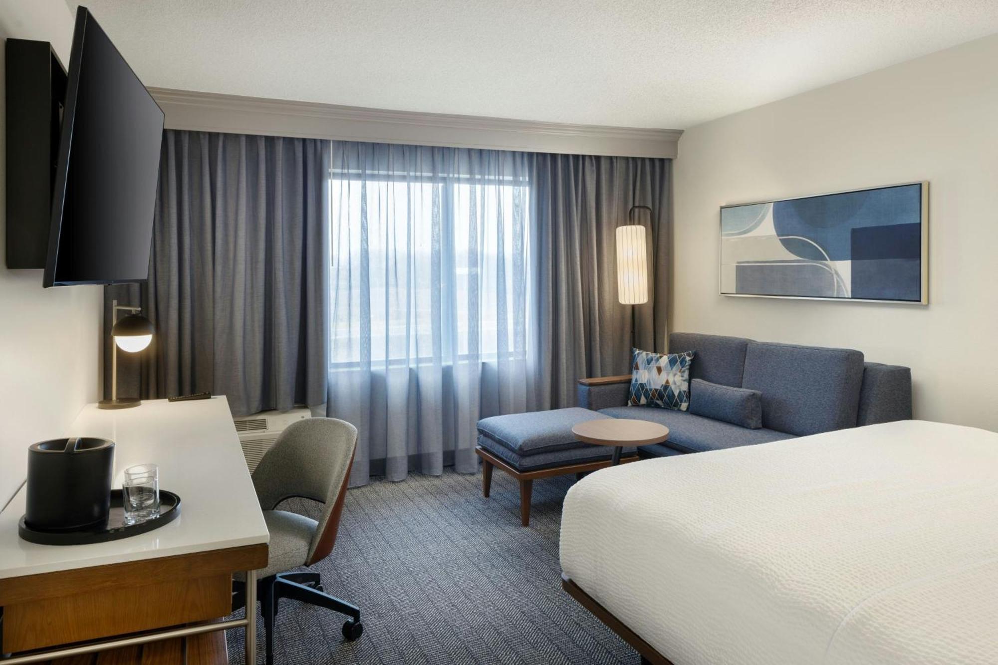 Courtyard By Marriott Springfield Airport Hotel Buitenkant foto