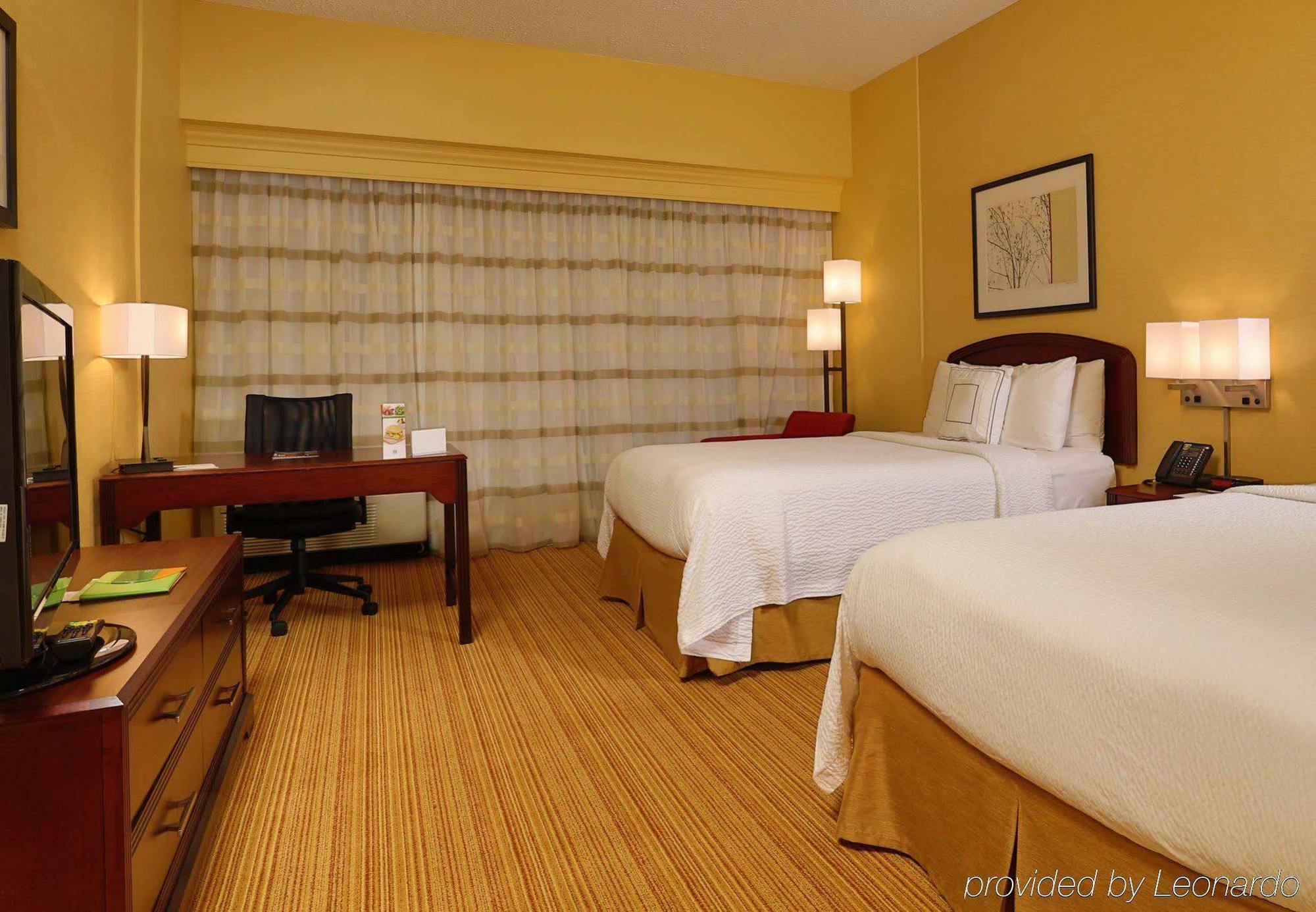Courtyard By Marriott Springfield Airport Hotel Buitenkant foto