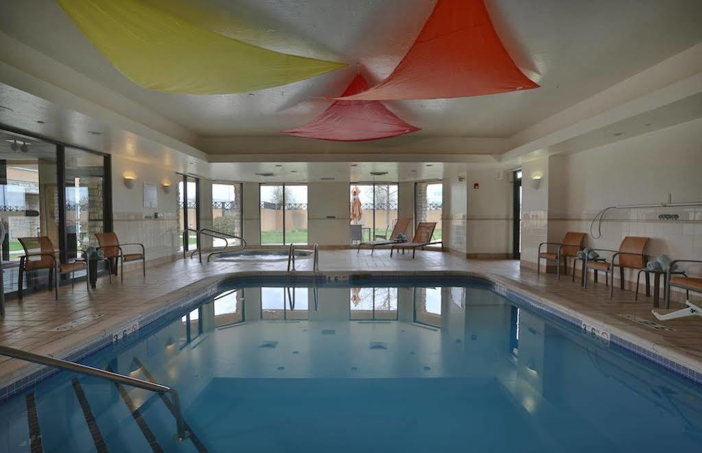 Courtyard By Marriott Springfield Airport Hotel Buitenkant foto