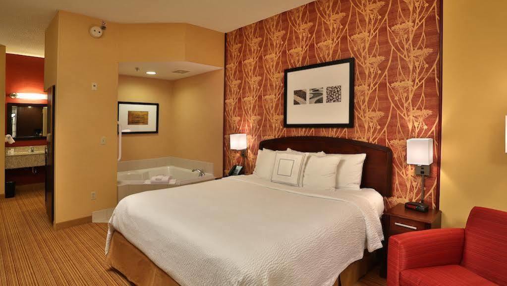 Courtyard By Marriott Springfield Airport Hotel Buitenkant foto