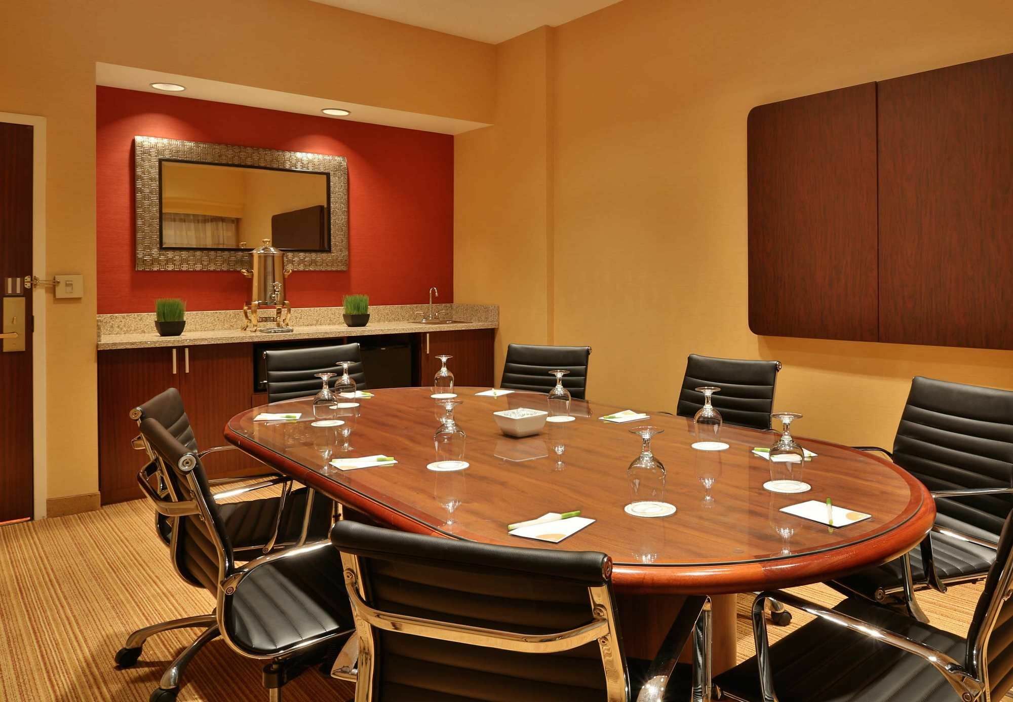 Courtyard By Marriott Springfield Airport Hotel Buitenkant foto