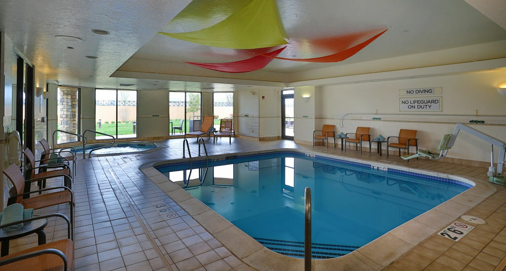 Courtyard By Marriott Springfield Airport Hotel Buitenkant foto